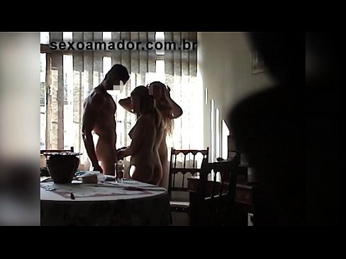 ❤️ Sex przyjaciele zapraszają gigantycznego mężczyznę i trójkąt z nim Porn video at porn pl.pornodil.ru